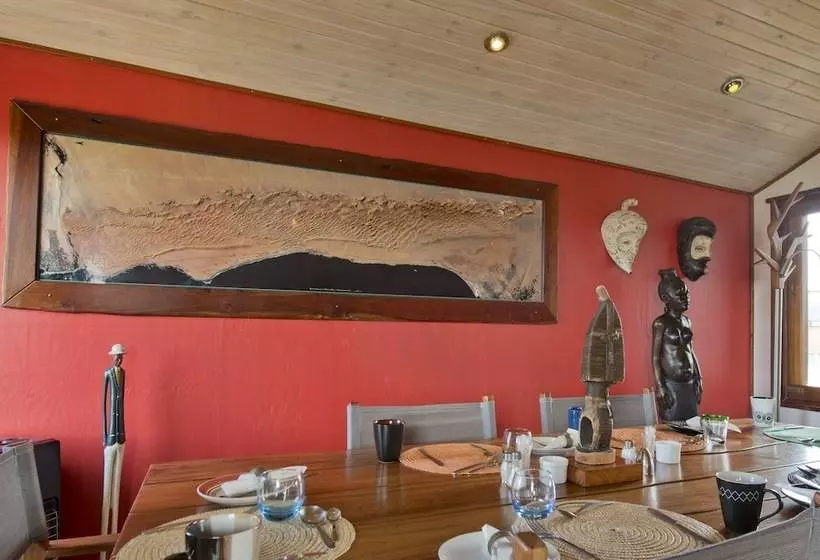تختخواب و صبحانه Stiltz Guest House