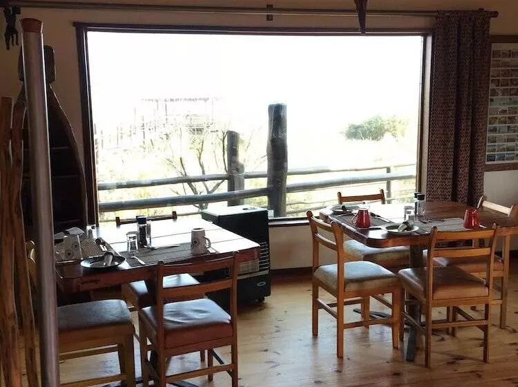 تختخواب و صبحانه Stiltz Guest House