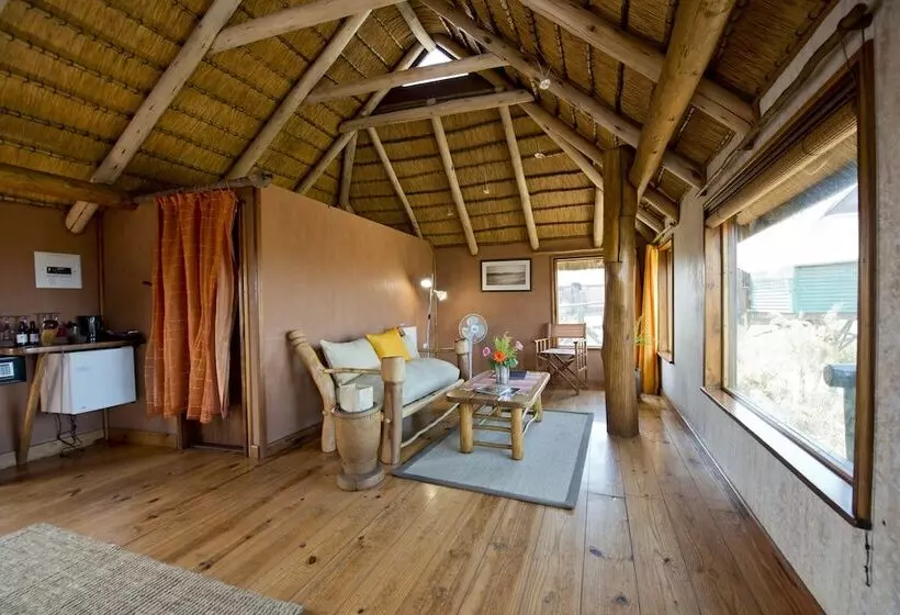 تختخواب و صبحانه Stiltz Guest House