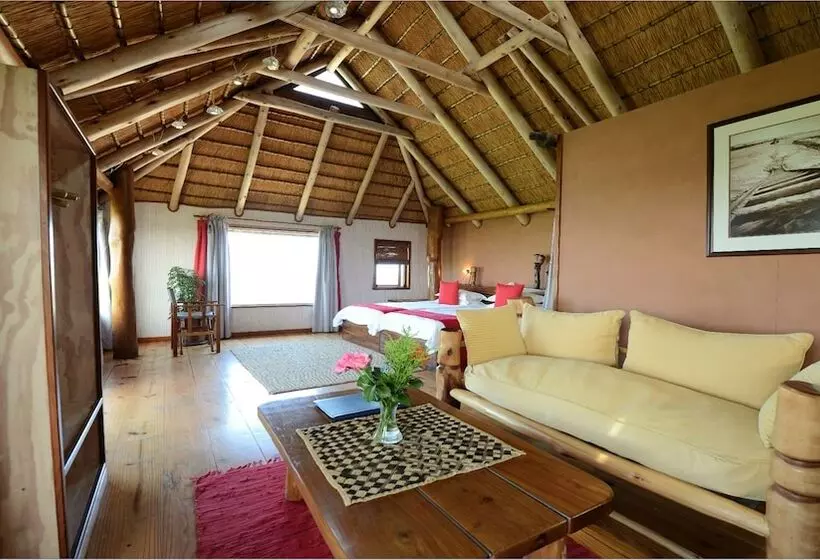 تختخواب و صبحانه Stiltz Guest House