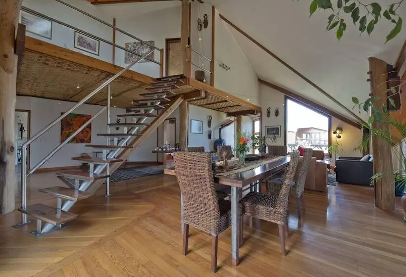 تختخواب و صبحانه Stiltz Guest House