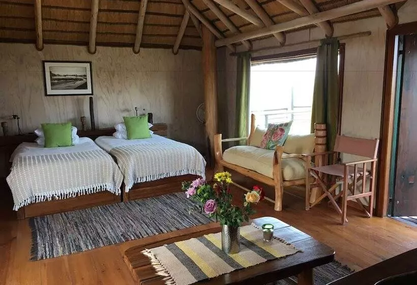 تختخواب و صبحانه Stiltz Guest House