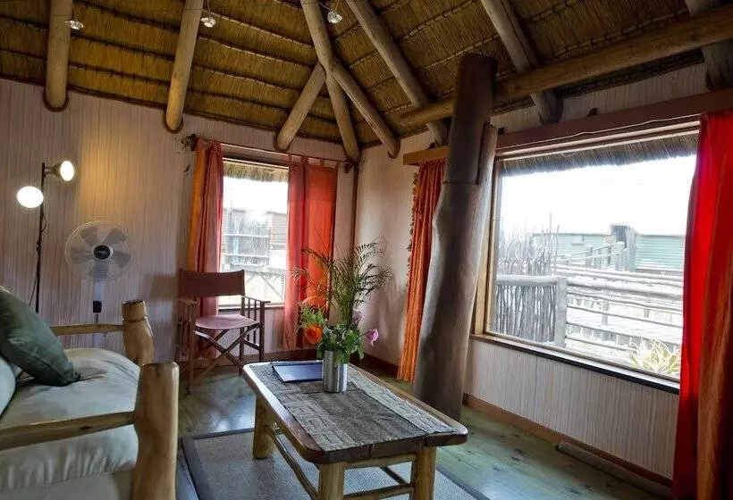 تختخواب و صبحانه Stiltz Guest House
