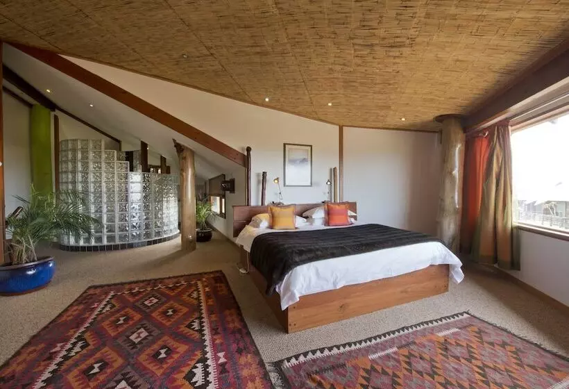 تختخواب و صبحانه Stiltz Guest House