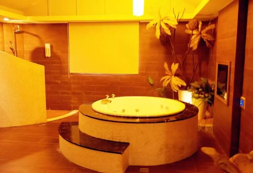 Discovery Motel  Tucheng