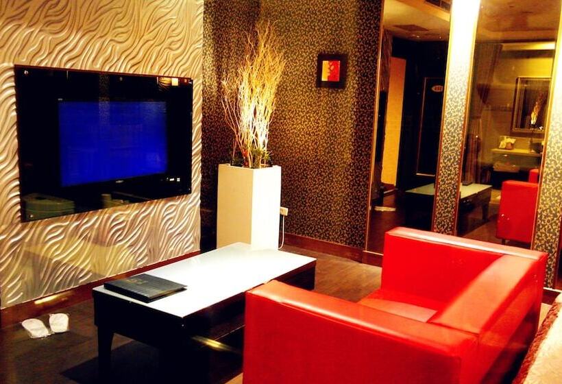 Discovery Motel Tucheng