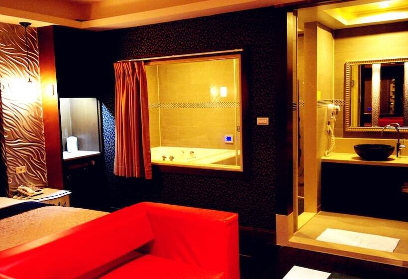 Discovery Motel Tucheng