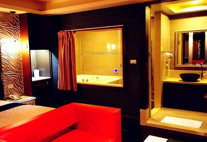 Discovery Motel  Tucheng