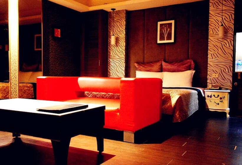 Discovery Motel Tucheng