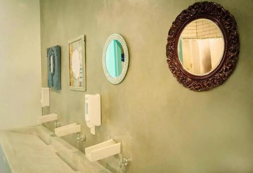 Hostel Tropico 20º Oceanfront