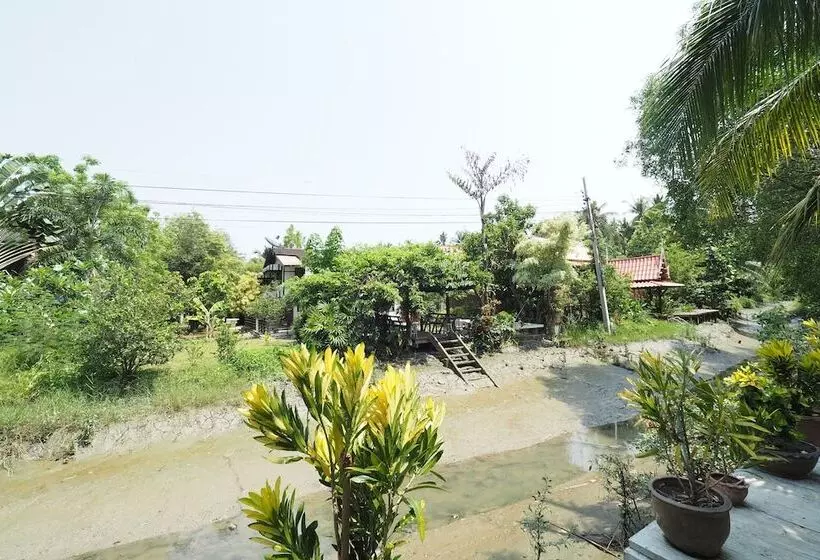Hotelli Baan Suanjarean Resort