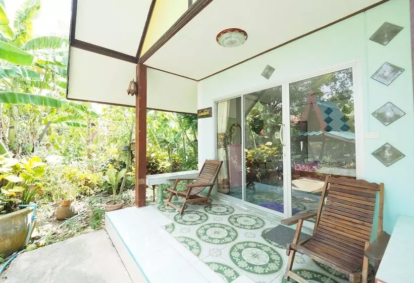 Hotelli Baan Suanjarean Resort