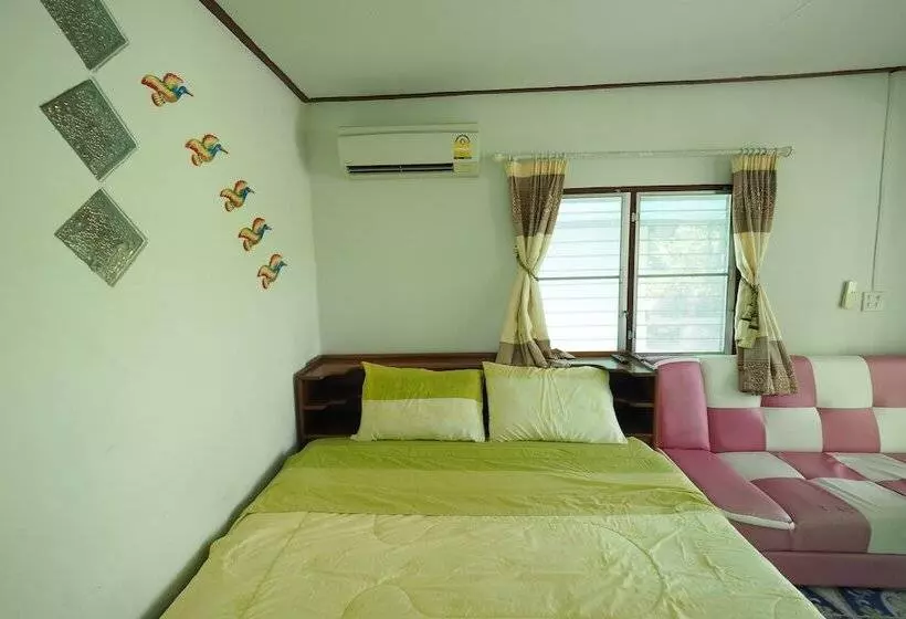 Hotelli Baan Suanjarean Resort