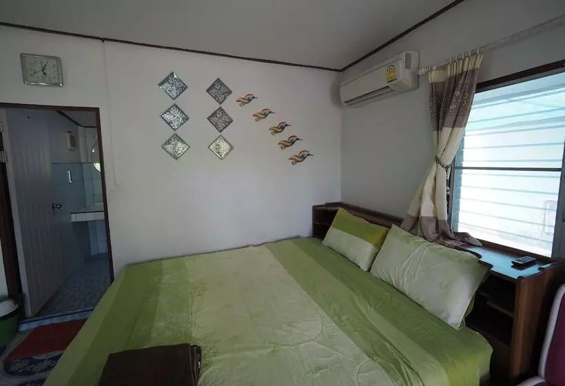 Hotelli Baan Suanjarean Resort