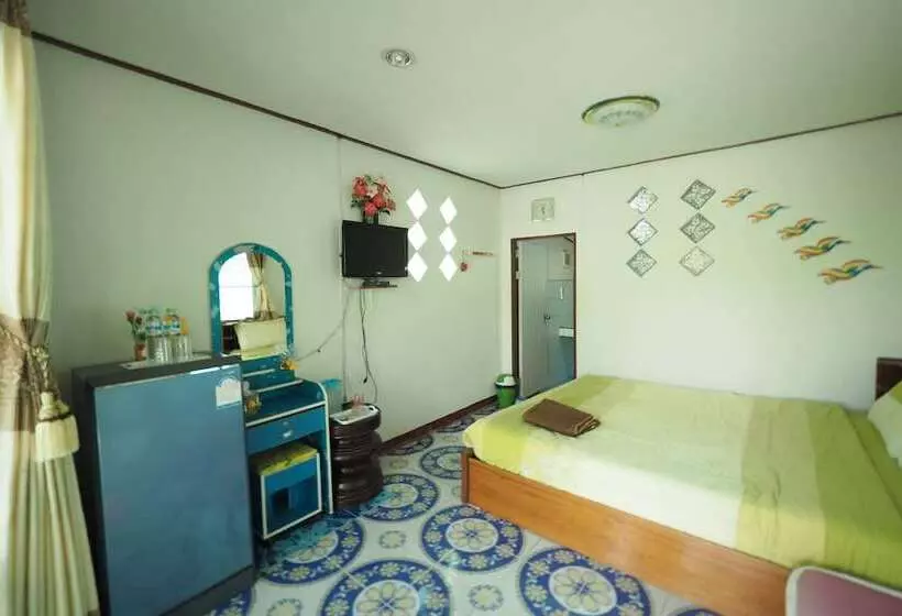 Hotelli Baan Suanjarean Resort