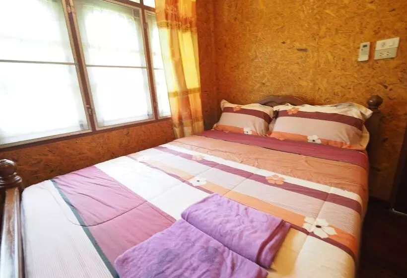 Hotelli Baan Suanjarean Resort