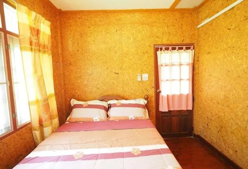 Hotelli Baan Suanjarean Resort