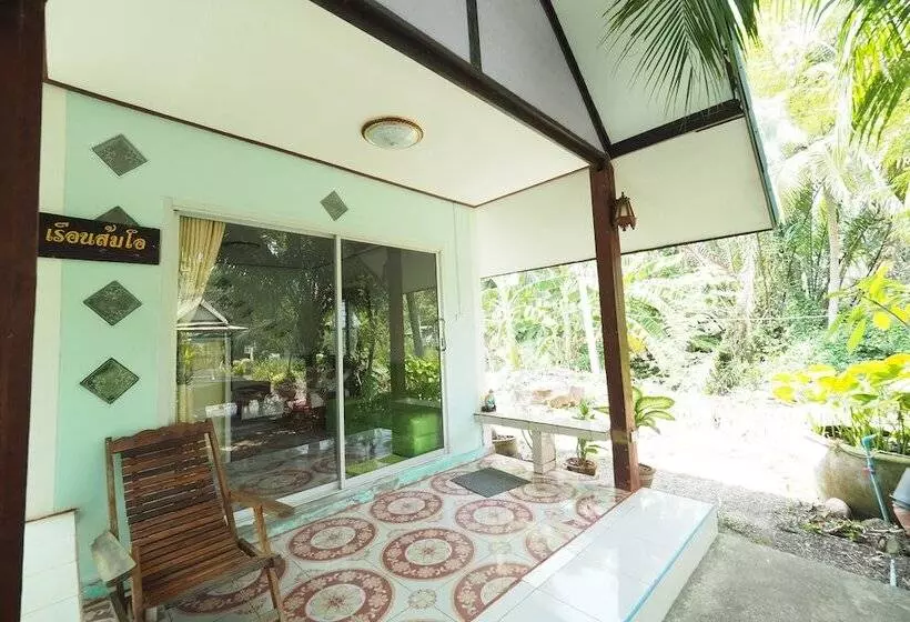 Hotelli Baan Suanjarean Resort