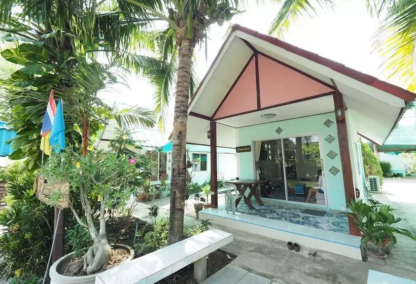 Hotelli Baan Suanjarean Resort