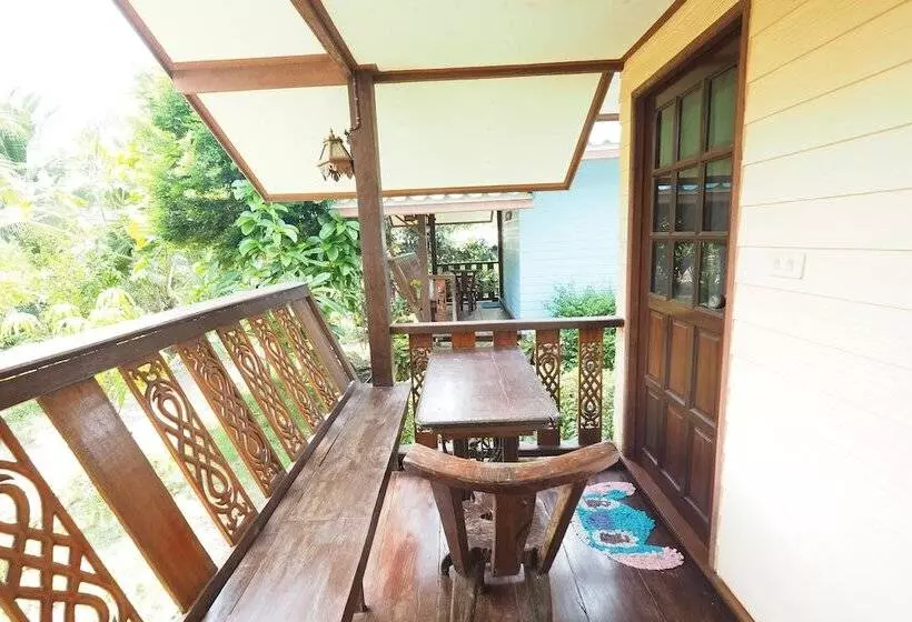 Hotelli Baan Suanjarean Resort