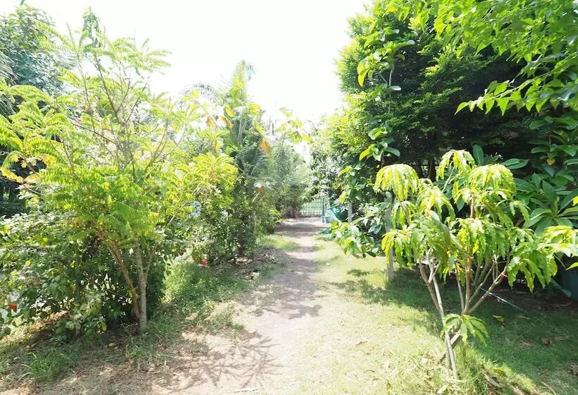 Hotelli Baan Suanjarean Resort