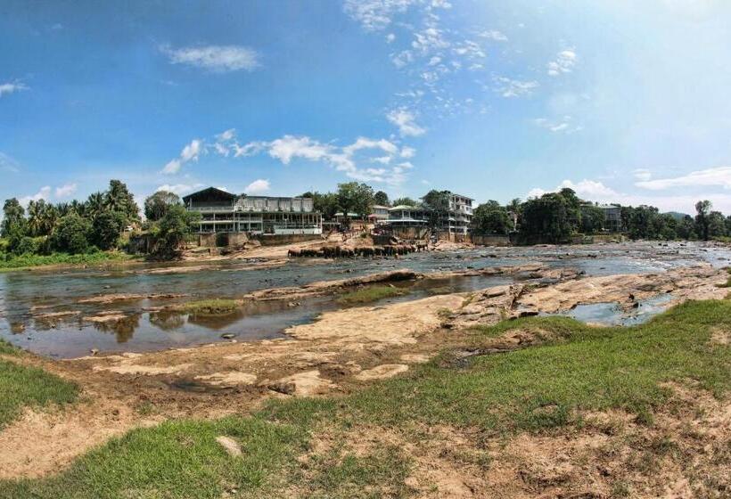 فندق Cafe Pinnalanda