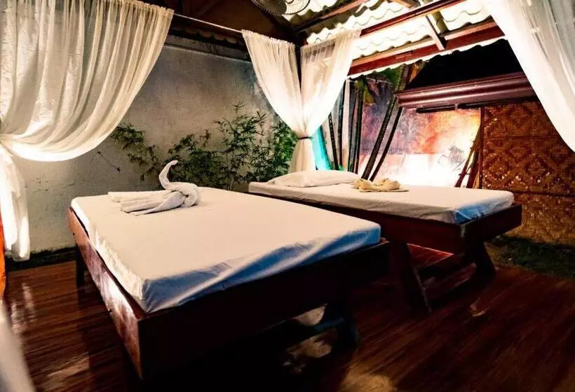 Coucou Bar Hotel And Restaurant