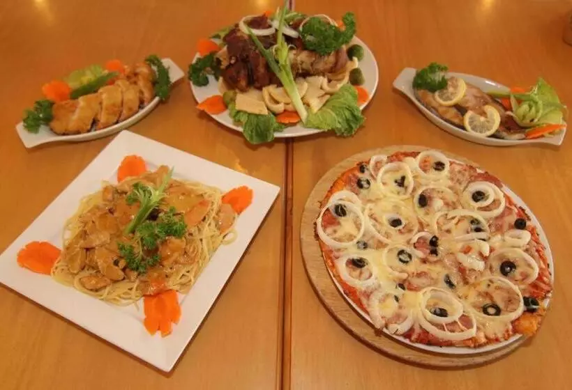 Coucou Bar Hotel And Restaurant