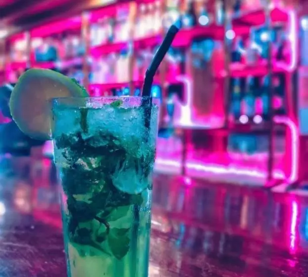 Coucou Bar Hotel And Restaurant