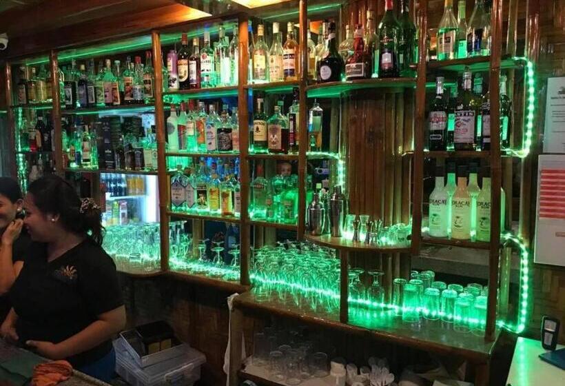 Coucou Bar Hotel And Restaurant