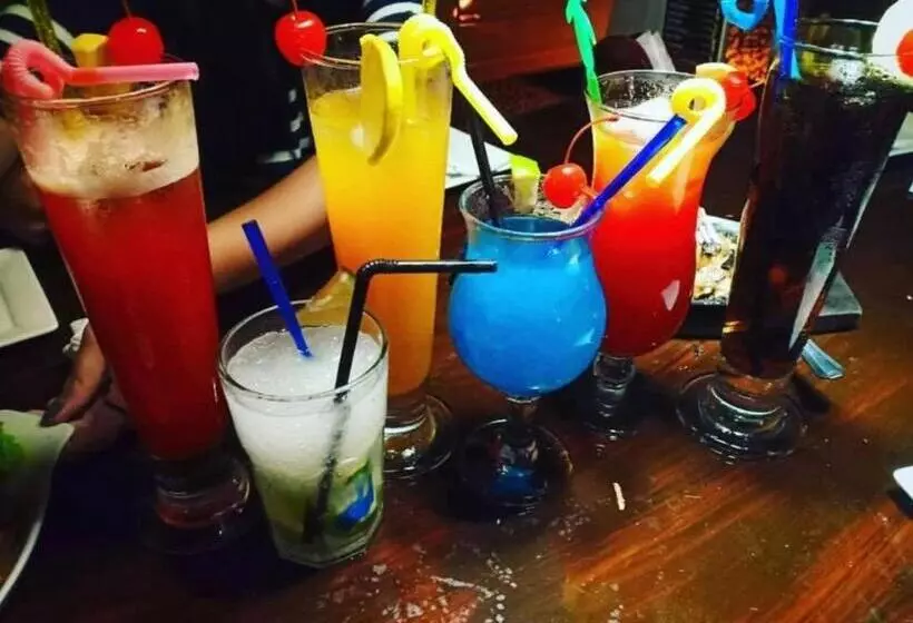 Coucou Bar Hotel And Restaurant