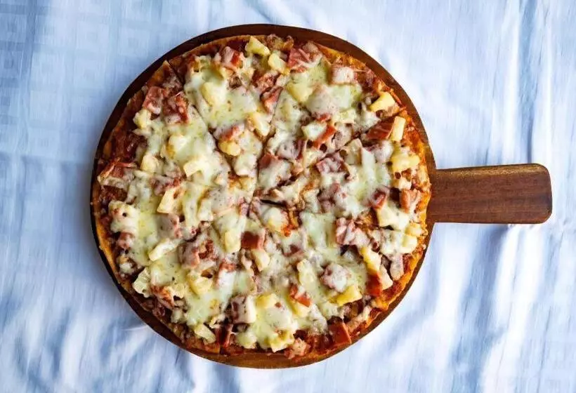 Coucou Bar Hotel And Restaurant