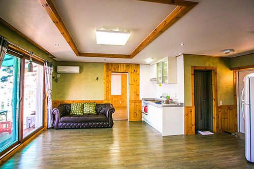 Geoje White O Pension