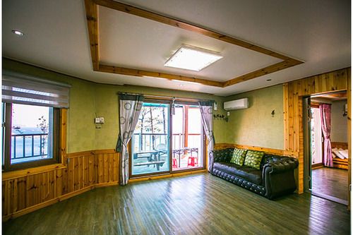 Geoje White O Pension