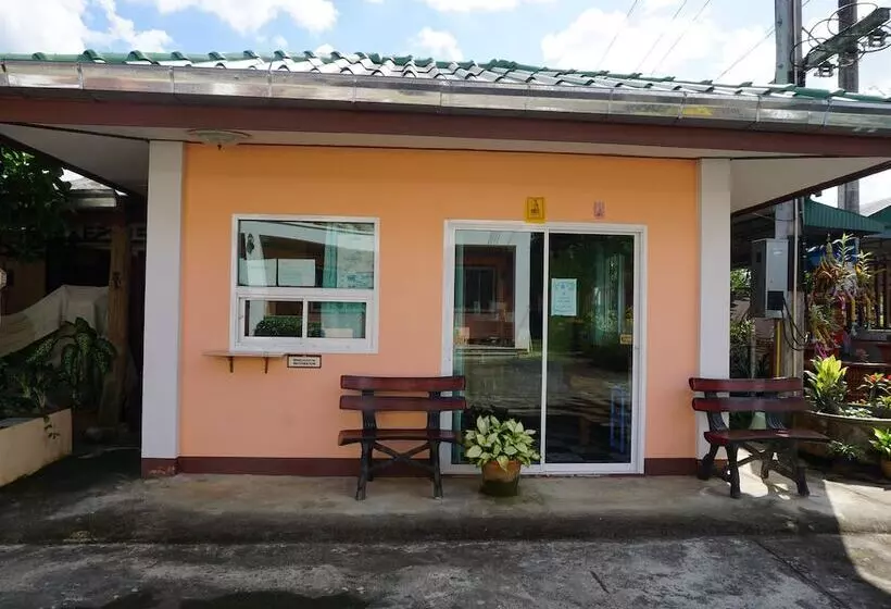 Hotelli Kanoktid Place