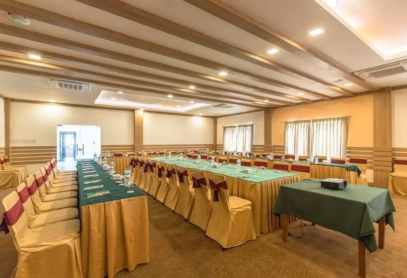 هتل Park Safari Resort