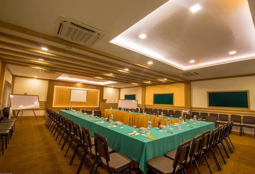 هتل Park Safari Resort