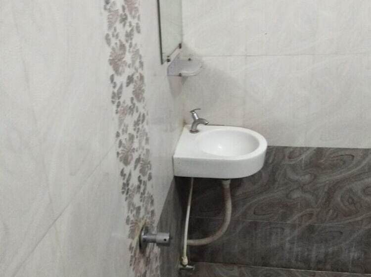 هتل Shree Vallabh