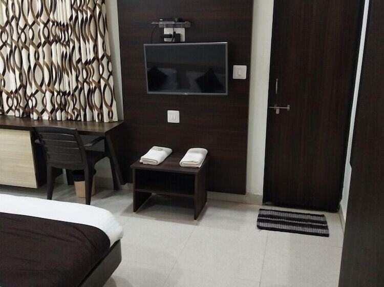 هتل Shree Vallabh