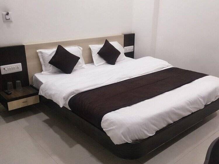 هتل Shree Vallabh