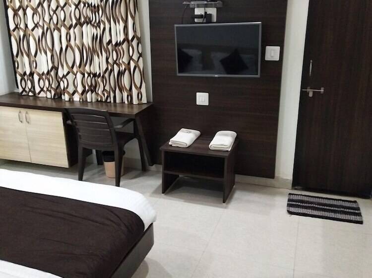 هتل Shree Vallabh