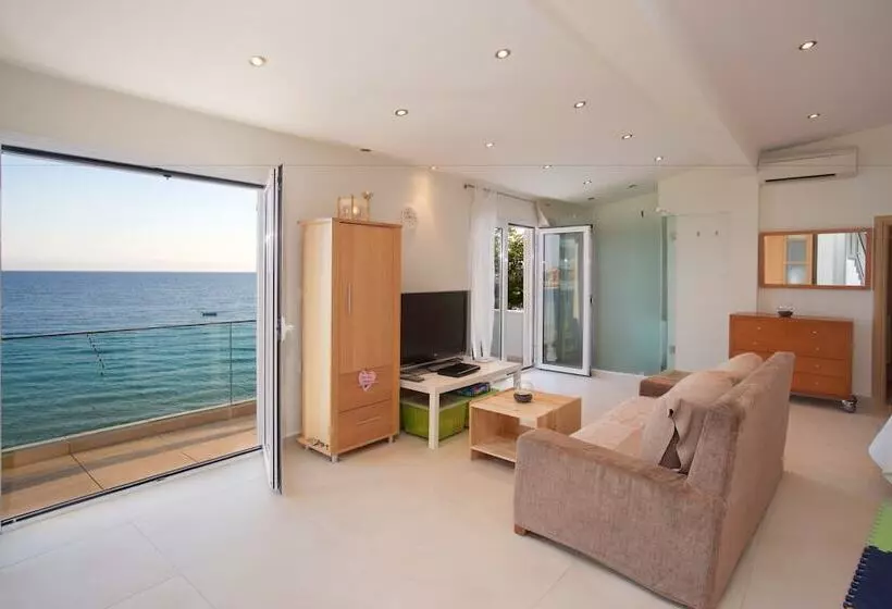 Infinity Beach House In Kefalonia