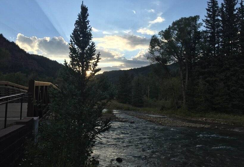 펜션 Redstone Cliffs Lodge