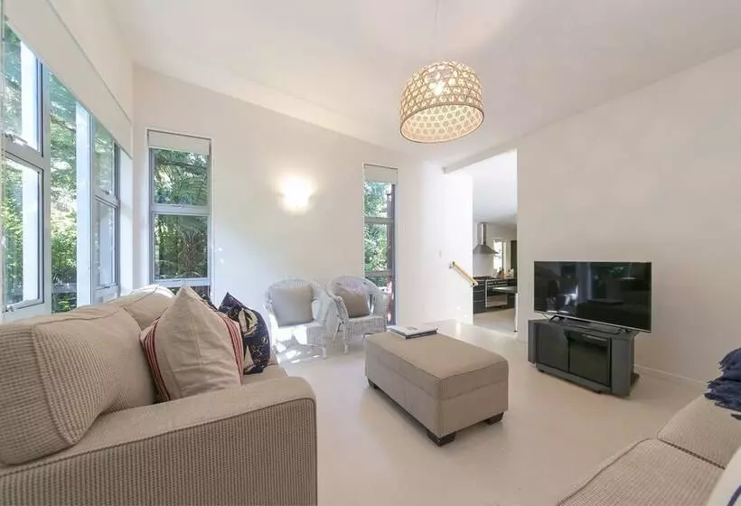 Ted S Cottage Near Little Oneroa Beach