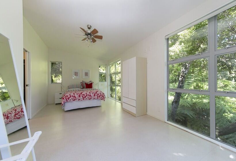 Ted S Cottage Near Little Oneroa Beach