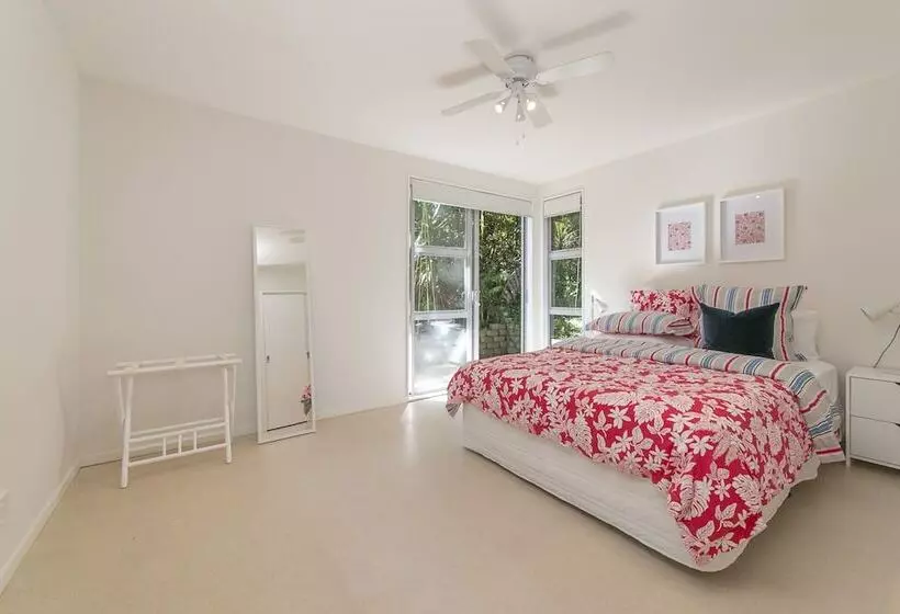 Ted S Cottage Near Little Oneroa Beach