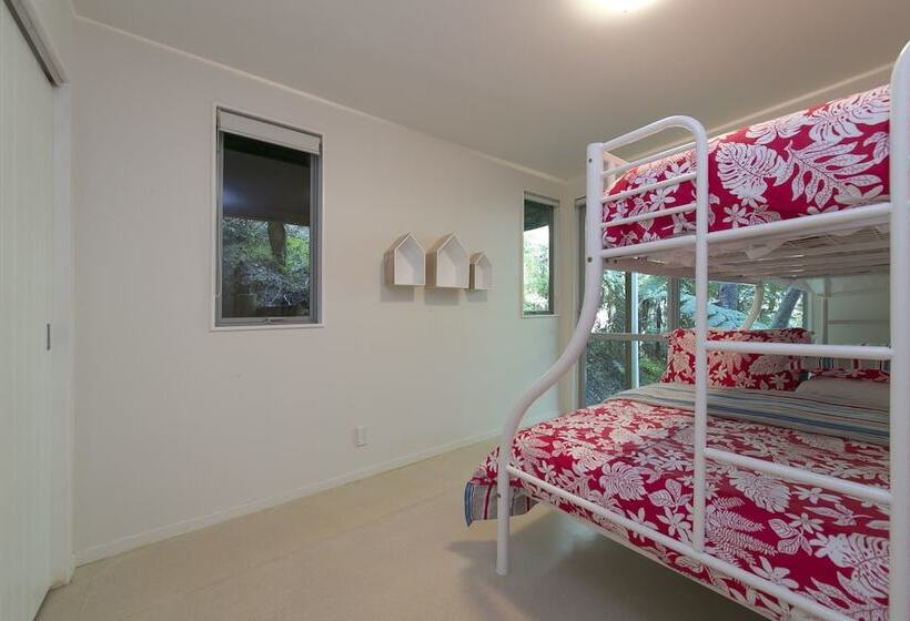 Ted S Cottage Near Little Oneroa Beach