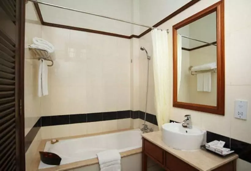 هتل The  Amara
