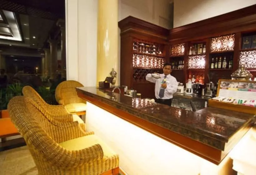 هتل The  Amara
