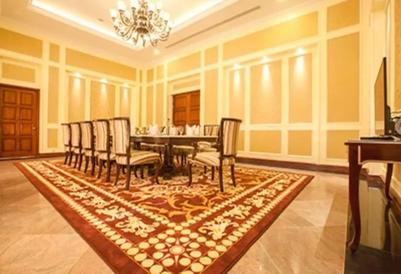 هتل The  Amara